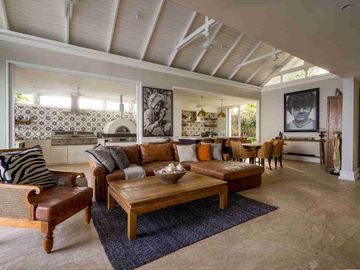 Dijual Villa Mewah di Tepi Tebing dalam Komplek Resor Uluwatu Bali