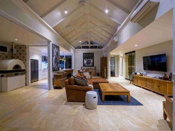 Dijual Villa Mewah di Tepi Tebing dalam Komplek Resor Uluwatu Bali