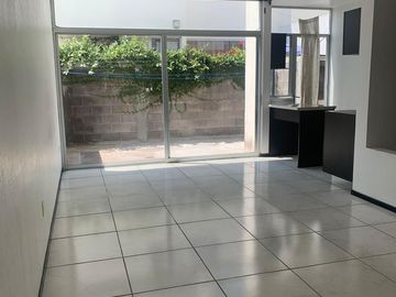 HERMOSA CASA EN RENTA  3 RECS., 2.5 BAÑOS, ESTUDIO, CALENTADOR SOLAR, MINI SPLITS