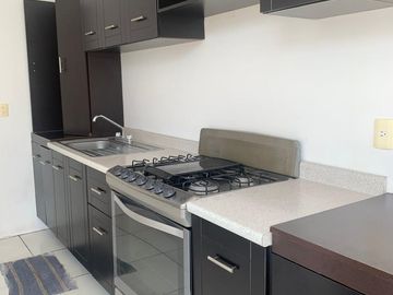 HERMOSA CASA EN RENTA  3 RECS., 2.5 BAÑOS, ESTUDIO, CALENTADOR SOLAR, MINI SPLITS