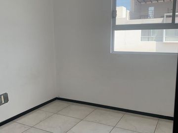 HERMOSA CASA EN RENTA  3 RECS., 2.5 BAÑOS, ESTUDIO, CALENTADOR SOLAR, MINI SPLITS