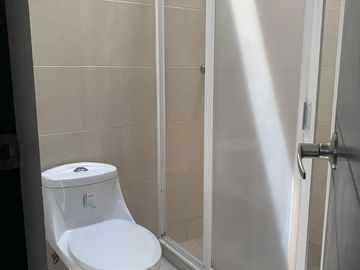 HERMOSA CASA EN RENTA  3 RECS., 2.5 BAÑOS, ESTUDIO, CALENTADOR SOLAR, MINI SPLITS