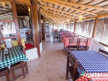 Alquiler De Exclusivo Hotel En Playa Con Piscina Y Vista Al Mar – Balneario De Punta Sal
