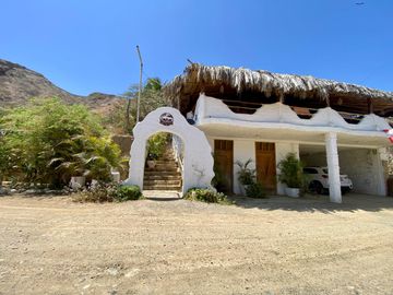 Alquiler De Exclusivo Hotel En Playa Con Piscina Y Vista Al Mar – Balneario De Punta Sal