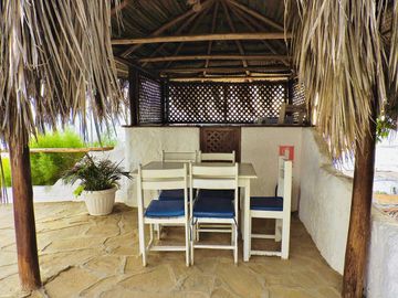 Alquiler De Exclusivo Hotel En Playa Con Piscina Y Vista Al Mar – Balneario De Punta Sal