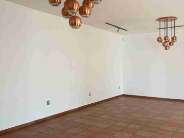 CASA EN VENTA EN PRIVADA EN COLINAS DEL PARQUE A UNOS  PASOS DEL PARQUE TANGAMANGA