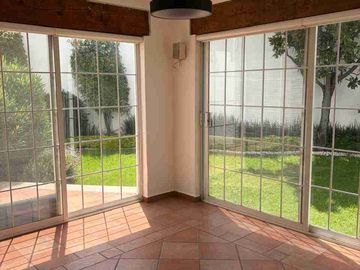 CASA EN VENTA EN PRIVADA EN COLINAS DEL PARQUE A UNOS  PASOS DEL PARQUE TANGAMANGA