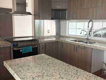 CASA EN VENTA EN PRIVADA EN COLINAS DEL PARQUE A UNOS  PASOS DEL PARQUE TANGAMANGA