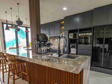 5 bedroom luxury villa