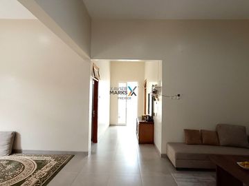 DIJUAL Rumah Terawat Tengah Kota Ada Taman Belakang dan Area Parkir Luas Siap Huni Lingkungan Tenang Akses Mudah ke Pusat Kota dan Kampus di Joyoagung