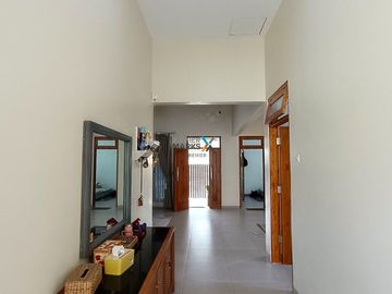 DIJUAL Rumah Terawat Tengah Kota Ada Taman Belakang dan Area Parkir Luas Siap Huni Lingkungan Tenang Akses Mudah ke Pusat Kota dan Kampus di Joyoagung