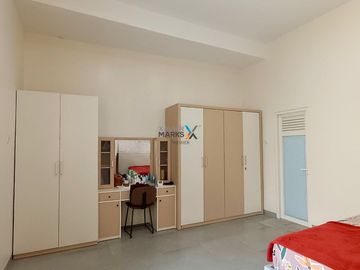 DIJUAL Rumah Terawat Tengah Kota Ada Taman Belakang dan Area Parkir Luas Siap Huni Lingkungan Tenang Akses Mudah ke Pusat Kota dan Kampus di Joyoagung