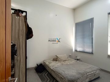DIJUAL Rumah Terawat Tengah Kota Ada Taman Belakang dan Area Parkir Luas Siap Huni Lingkungan Tenang Akses Mudah ke Pusat Kota dan Kampus di Joyoagung