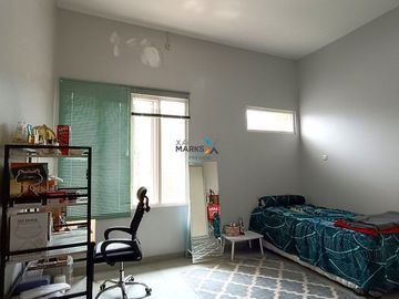 DIJUAL Rumah Terawat Tengah Kota Ada Taman Belakang dan Area Parkir Luas Siap Huni Lingkungan Tenang Akses Mudah ke Pusat Kota dan Kampus di Joyoagung