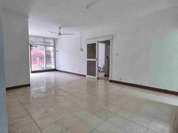 Rumah Duri Kepa Jakarta Barat Lokasi Strategis Lebar 10, Row 2 Mobil
