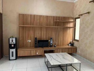Disewakan Rumah Modern Fully Furnished Siap Huni di Emerald Garden Bintaro