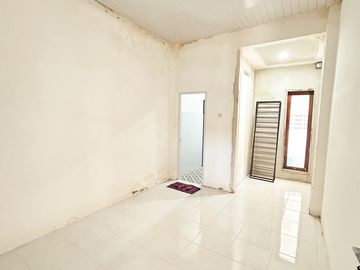 Rumah di kompleks perumahan dekat Rembiga