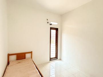 Rumah di kompleks perumahan dekat Rembiga