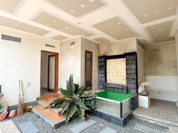 Rumah di kompleks perumahan dekat Rembiga