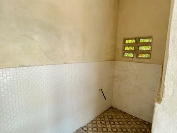 Rumah di kompleks perumahan dekat Rembiga