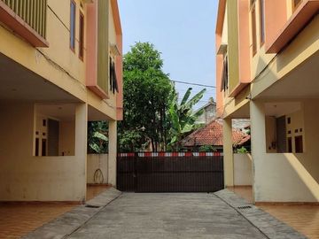Rumah 2 Lantai Siap Huni dekat Kampus UPN Veteran di Pangkalan Jati, Cinere - Depok