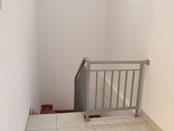 Rumah 2 Lantai Siap Huni dekat Kampus UPN Veteran di Pangkalan Jati, Cinere - Depok
