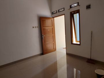 Rumah 2 Lantai Siap Huni dekat Kampus UPN Veteran di Pangkalan Jati, Cinere - Depok