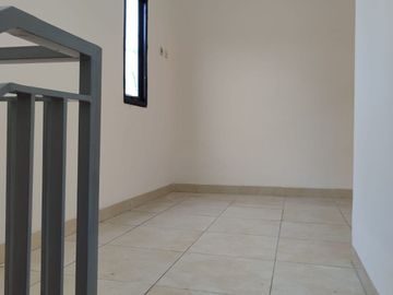 Rumah 2 Lantai Siap Huni dekat Kampus UPN Veteran di Pangkalan Jati, Cinere - Depok