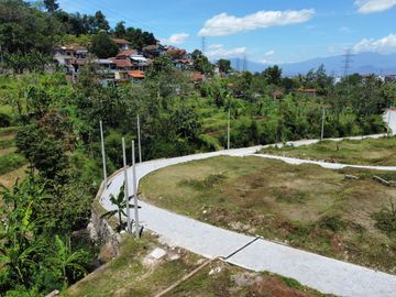 NIKMATI VIEWNYA - TANAH KAVLING DI JATINANGOR