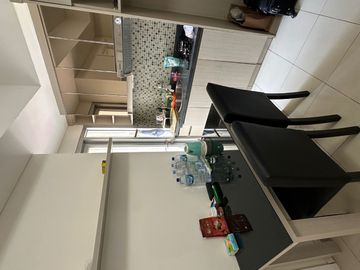 Apartemen Green Lake Sunter 2 BR furnish interior bagus dan minimalis, hadap utara, lantai sedang, furnish terawat.