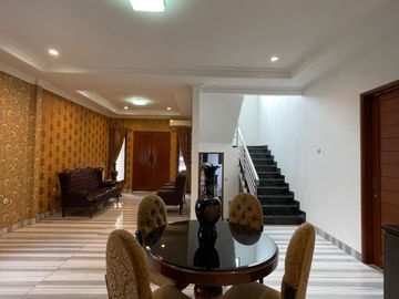 Rumah Semi Furnished 2 Lantai Siap Huni di Cilandak Barat, Jakarta Selatan