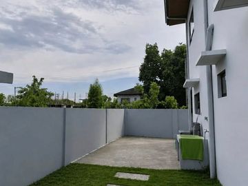 Modern and Spacious Family Home with Covered Pool for Sale!