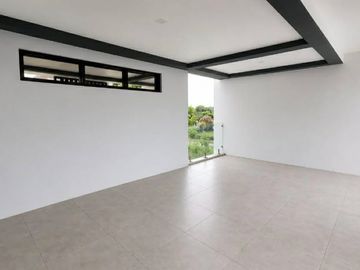 Modern and Spacious Family Home with Covered Pool for Sale!