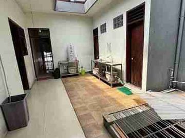 rumah gres jl 2 mobil di blok A jaksel
Kebayoran