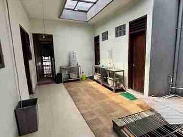 rumah gres jl 2 mobil di blok A jaksel
Kebayoran