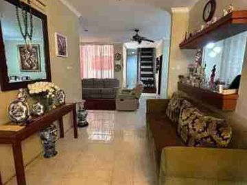 rumah gres jl 2 mobil di blok A jaksel
Kebayoran