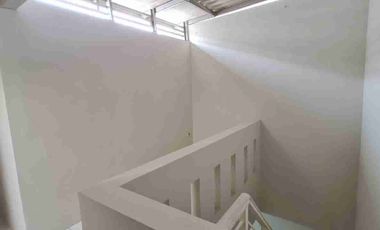DIJUAL RUMAH DI LEGENDA WISATA 1.5 LANTAI SIAP HUNI