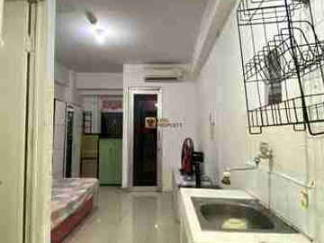 Disewakan Studio Green Bay Pluit Bayview Modern Minimalist with Warm Wood Interior Pool View Walk to Baywalk Mall