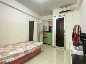 Disewakan Studio Green Bay Pluit Bayview Modern Minimalist with Warm Wood Interior Pool View Walk to Baywalk Mall