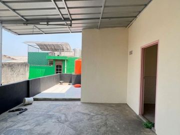 Ruko ramai strategis lebar dan panjang harga terjangkau di Beji Depok