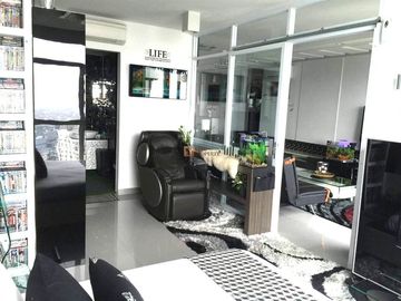 Luas Lebih Dari 100M2! Dijual Condominium 3 Bedroom Central Park Residence dengan Sentuhan Monochrome Elegant, Furnish Lengkap, Lokasi Strategis