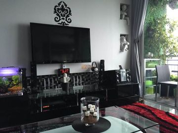 Luas Lebih Dari 100M2! Dijual Condominium 3 Bedroom Central Park Residence dengan Sentuhan Monochrome Elegant, Furnish Lengkap, Lokasi Strategis