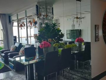 Luas Lebih Dari 100M2! Dijual Condominium 3 Bedroom Central Park Residence dengan Sentuhan Monochrome Elegant, Furnish Lengkap, Lokasi Strategis