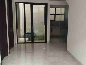 Disewakan Rumah 2 Lantai Siap Huni Lavon Swan City
