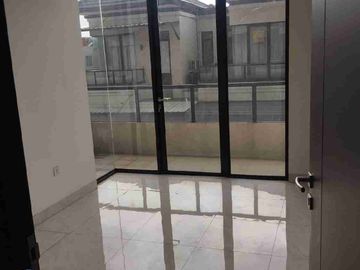 Disewakan Rumah 2 Lantai Siap Huni Lavon Swan City