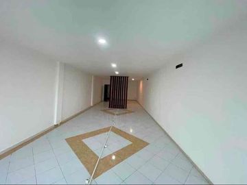 di sewakan ruko 2 lantai dan lantai 3 lokasi Dewi Sri kawasan ramai