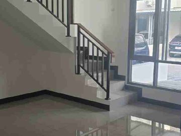 Disewakan Rumah Baru Siap Huni Gardenville TKI 5