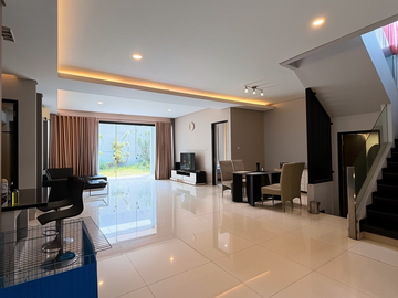 Dijual Rumah Besar Di Taman Giri Loka BSD