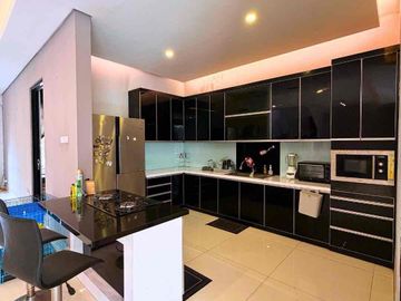 Dijual Rumah Besar Di Taman Giri Loka BSD