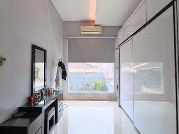 Dijual Rumah Besar Di Taman Giri Loka BSD